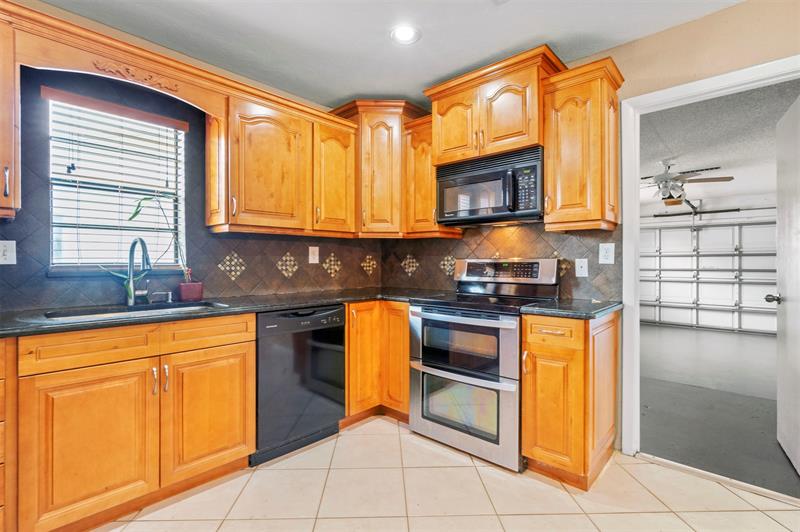 Image 7 of 40 For 8240 94th Ave