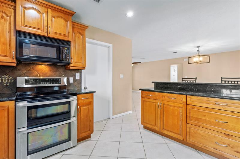 Image 8 of 40 For 8240 94th Ave