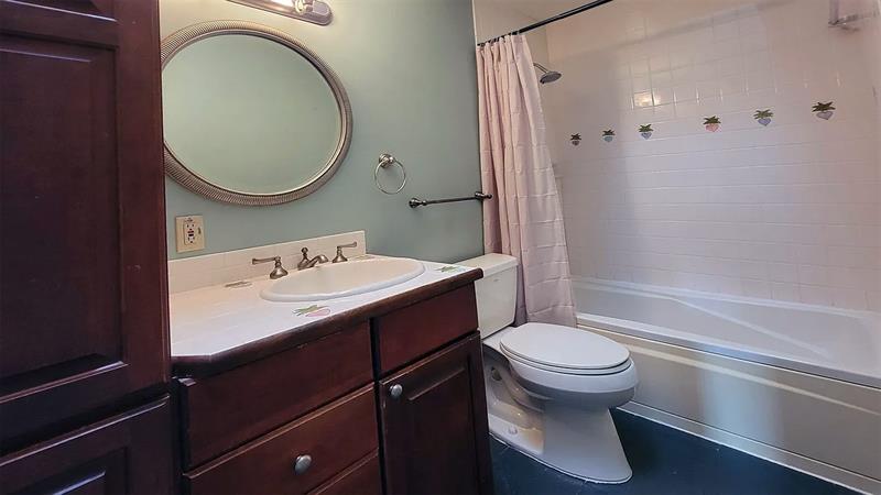 Image 21 of 30 For 919 13th St  2