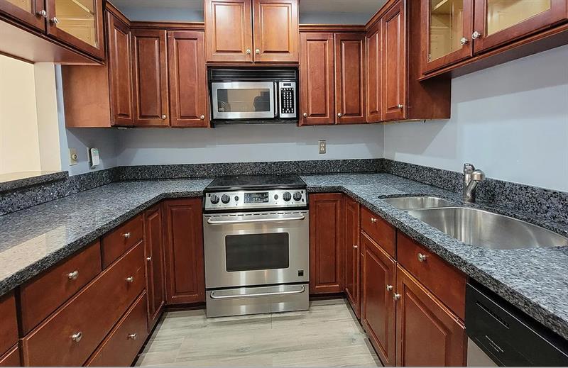 Image 3 of 30 For 919 13th St  2