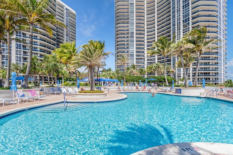 Image 65 of 84 For 3100 Ocean Blvd  1501