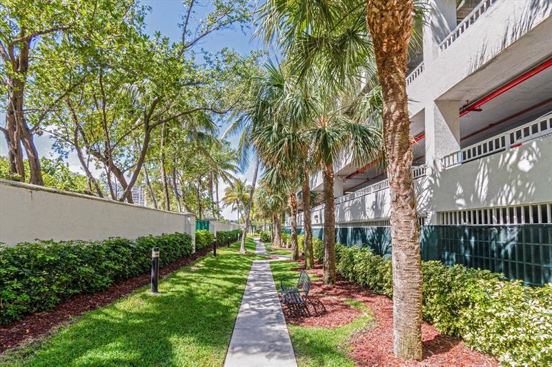 Image 75 of 84 For 3100 Ocean Blvd  1501