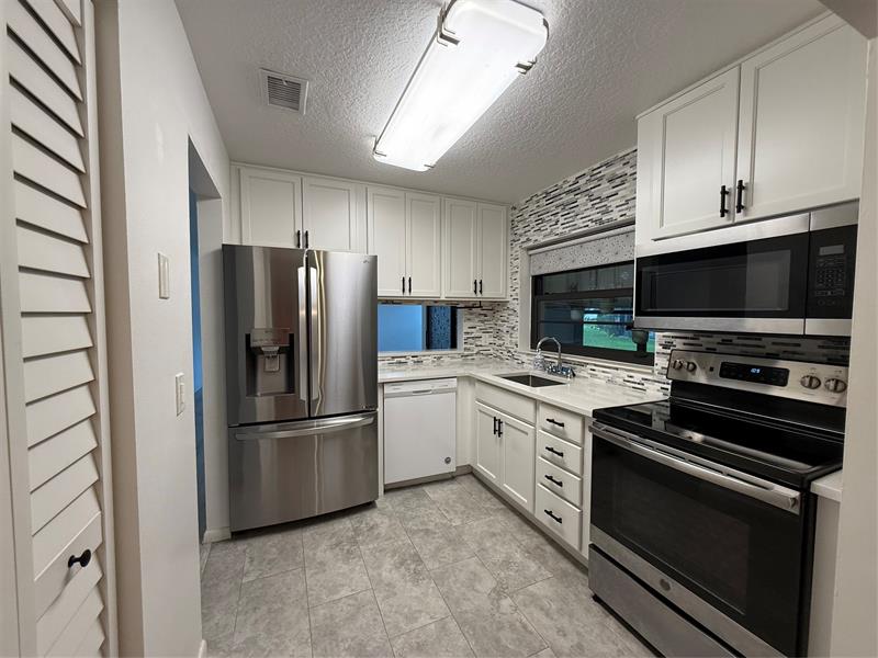Image 7 of 18 For 6101 Woodlake Blvd