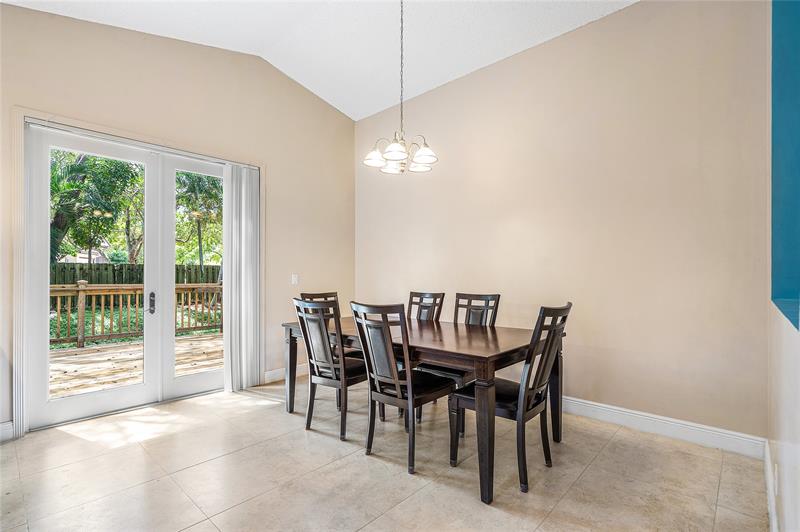 Image 10 of 36 For 1443 Banyan Cir