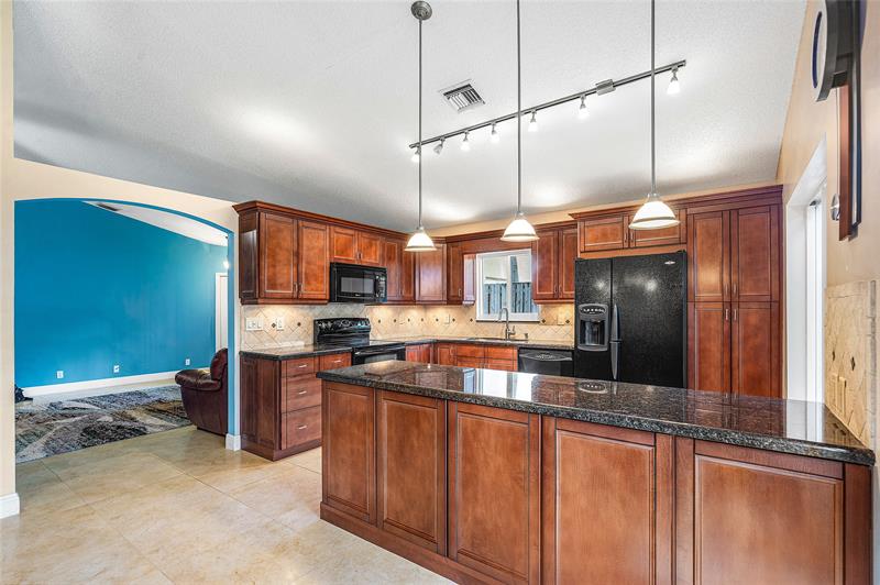 Image 11 of 36 For 1443 Banyan Cir