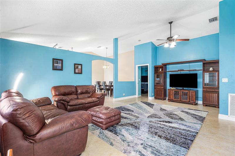 Image 14 of 36 For 1443 Banyan Cir