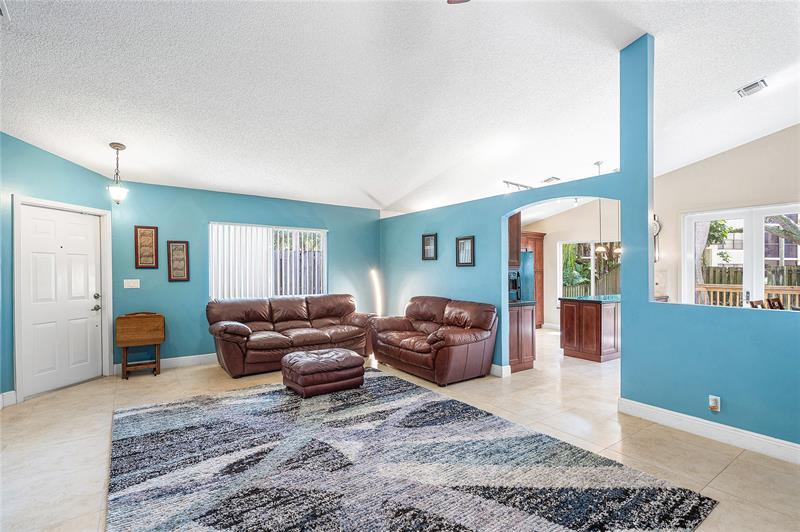 Image 15 of 36 For 1443 Banyan Cir