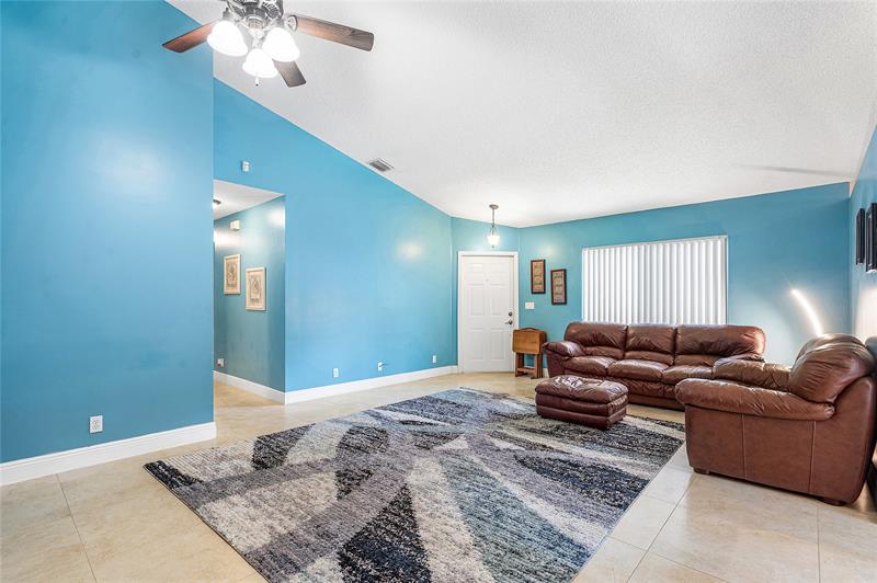 Image 16 of 36 For 1443 Banyan Cir