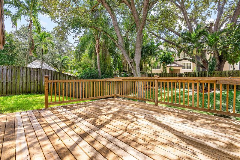 Image 28 of 36 For 1443 Banyan Cir