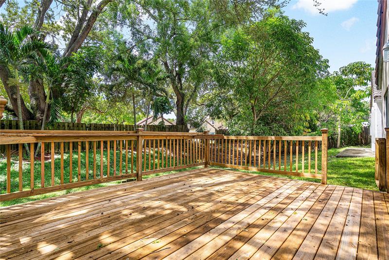 Image 29 of 36 For 1443 Banyan Cir