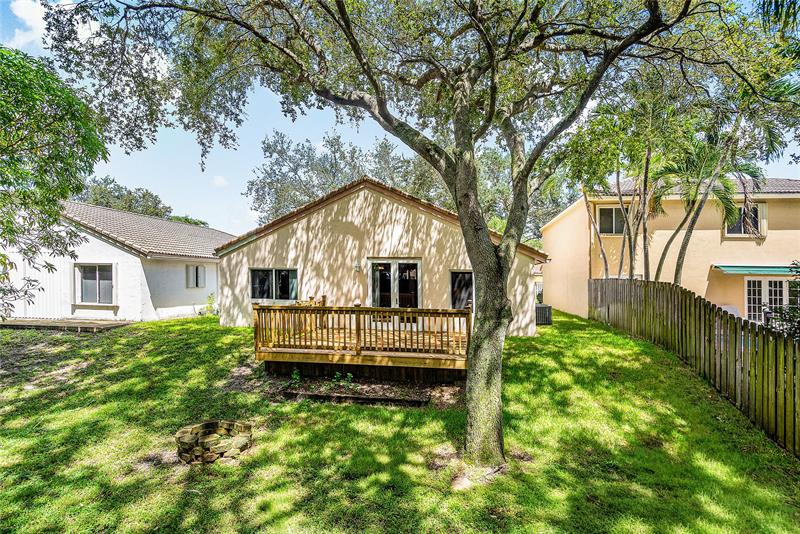 Image 30 of 36 For 1443 Banyan Cir