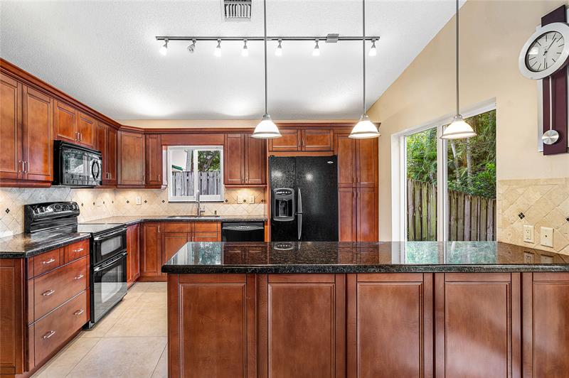 Image 4 of 36 For 1443 Banyan Cir