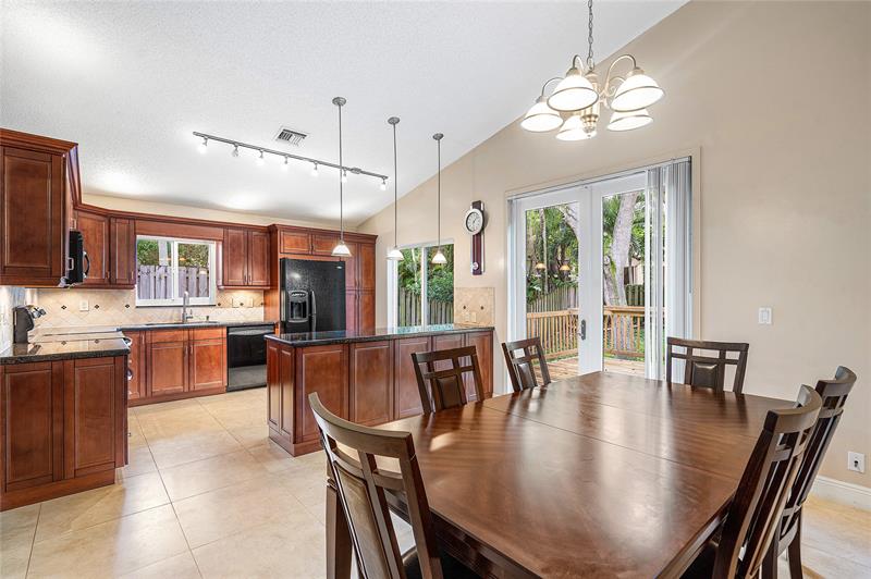 Image 5 of 36 For 1443 Banyan Cir