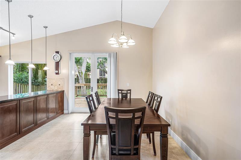 Image 9 of 36 For 1443 Banyan Cir