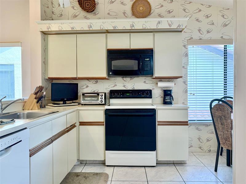Image 14 of 36 For 10851 Palm Lake Ave  202