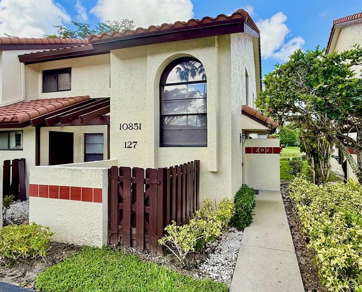 Image 3 of 36 For 10851 Palm Lake Ave  202
