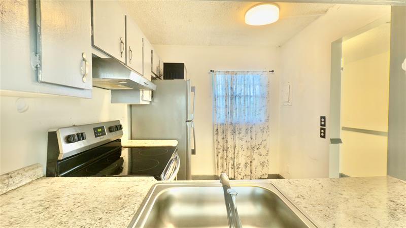 Image 10 of 57 For 9340 Lagoon Pl  403