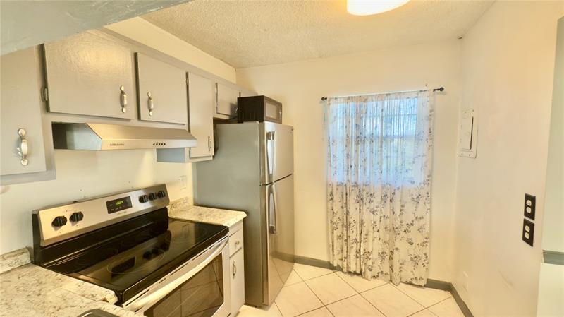 Image 11 of 57 For 9340 Lagoon Pl  403