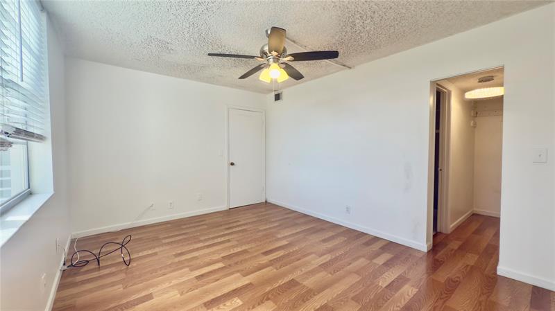 Image 13 of 57 For 9340 Lagoon Pl  403