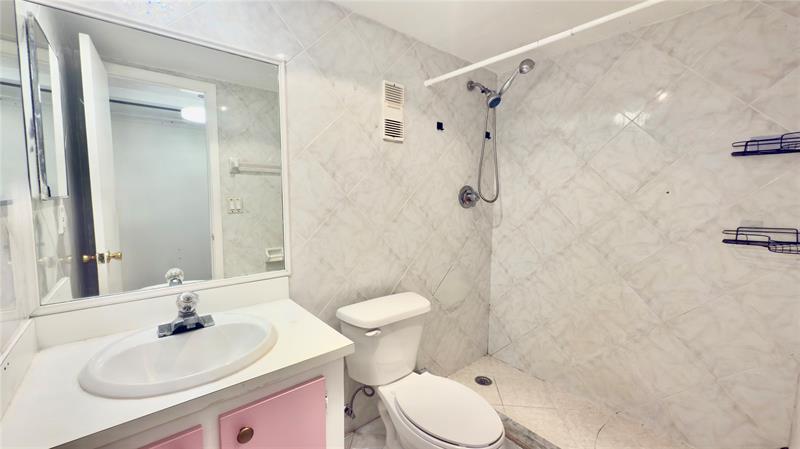 Image 15 of 57 For 9340 Lagoon Pl  403