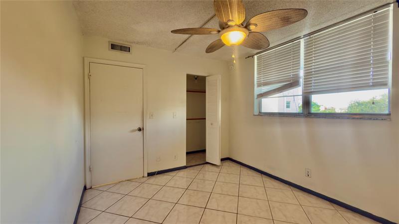 Image 17 of 57 For 9340 Lagoon Pl  403