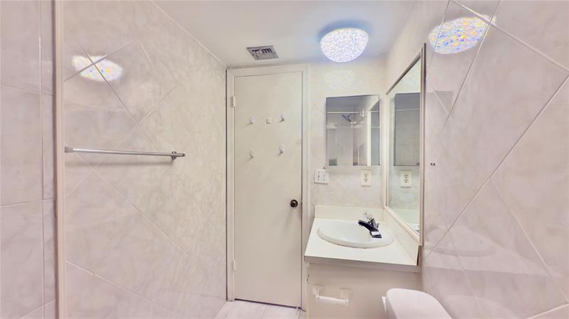 Image 18 of 57 For 9340 Lagoon Pl  403