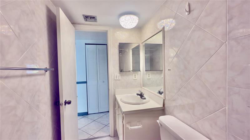 Image 19 of 57 For 9340 Lagoon Pl  403