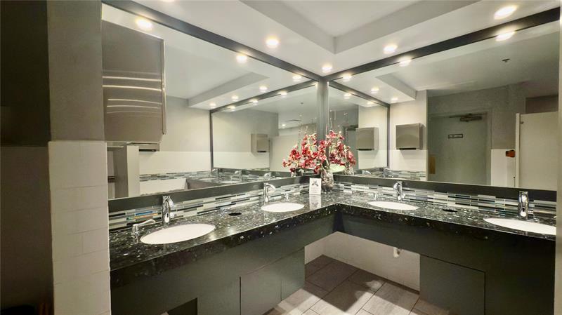 Image 38 of 57 For 9340 Lagoon Pl  403