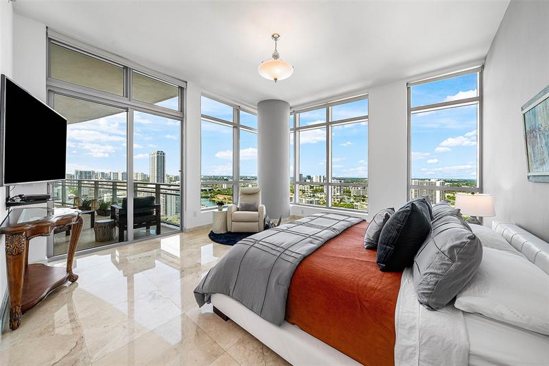 Image 19 of 45 For 3535 Ocean Dr  2605