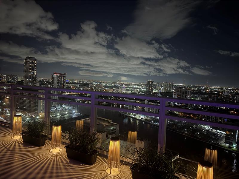 Image 22 of 45 For 3535 Ocean Dr  2605