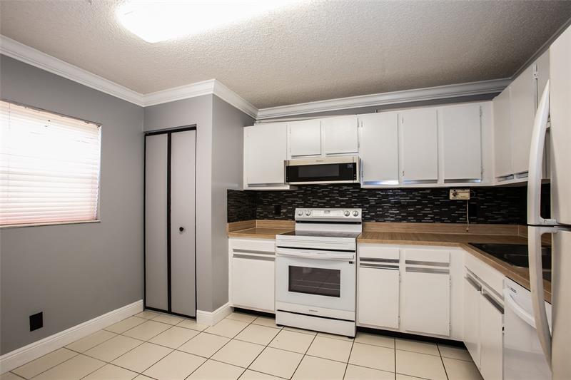 Image 4 of 24 For 4154 22nd St  4154