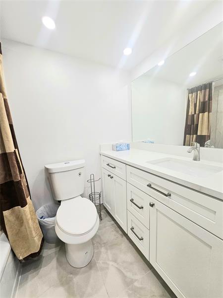 Image 10 of 12 For 5860 44th St  412