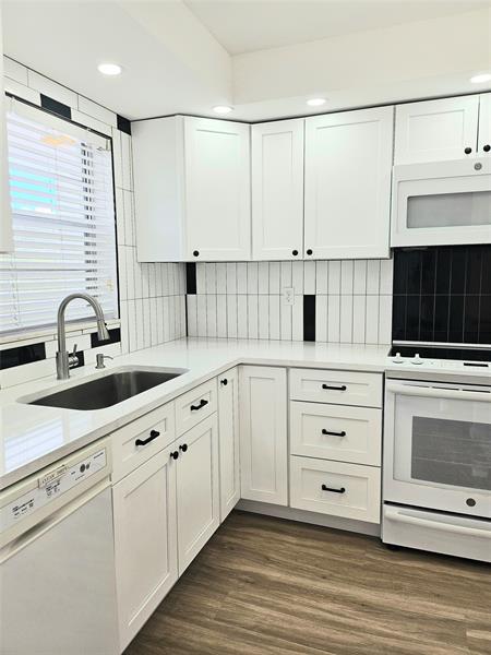 Image 3 of 12 For 5860 44th St  412