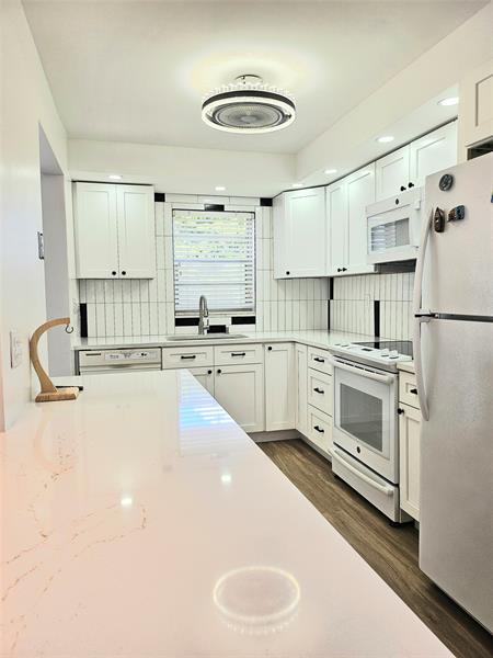 Image 4 of 12 For 5860 44th St  412