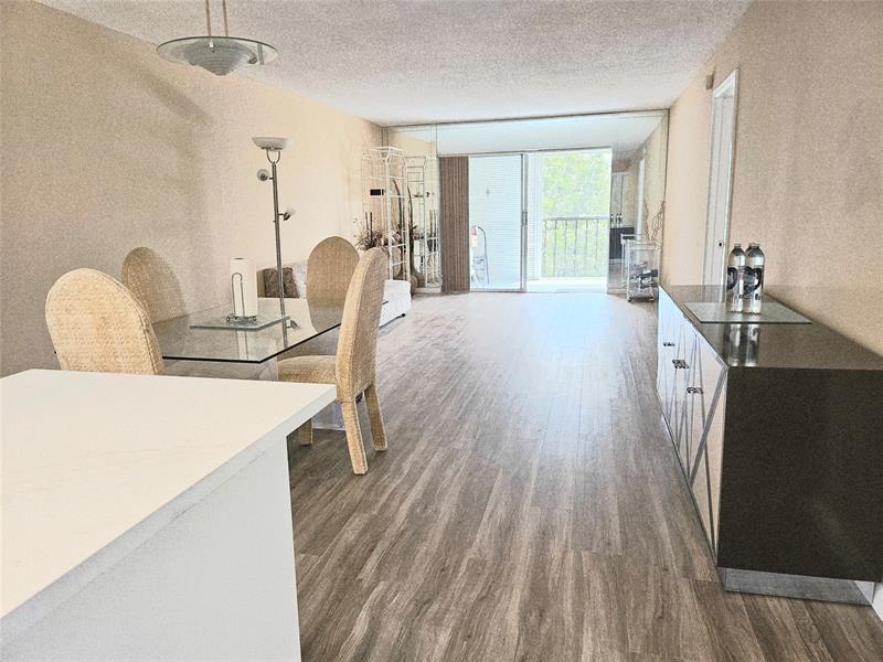 Image 6 of 12 For 5860 44th St  412