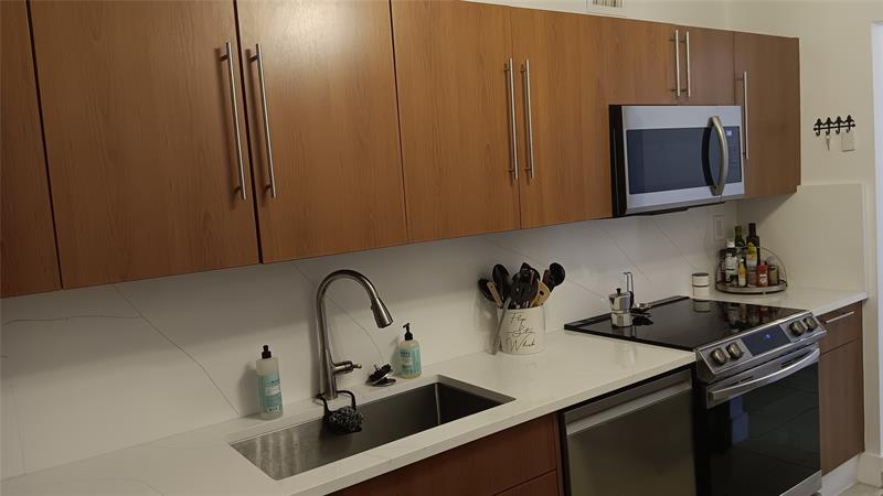 Image 15 of 37 For 3001 Ocean Dr  109