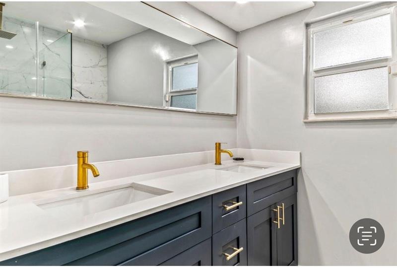 Image 10 of 13 For 4811 Hayes St