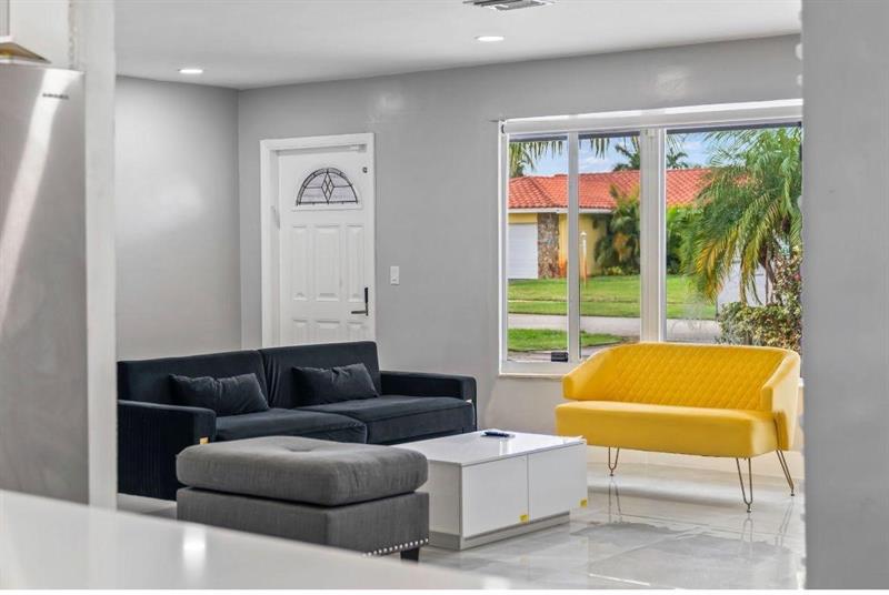 Image 3 of 13 For 4811 Hayes St