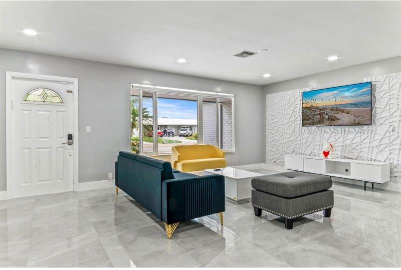 Image 5 of 13 For 4811 Hayes St