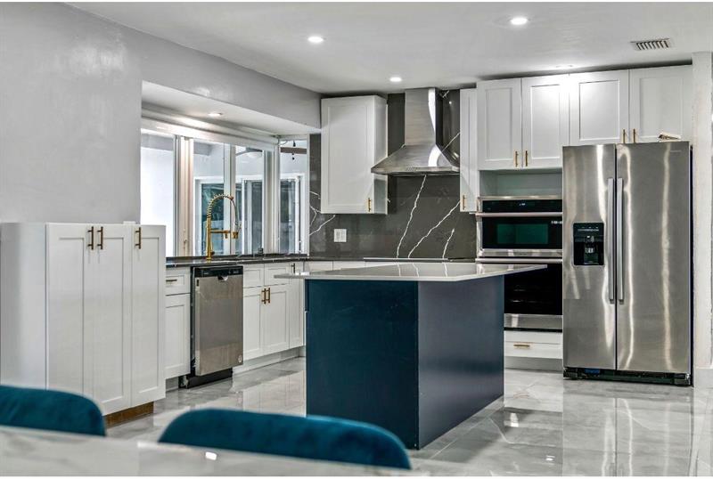 Image 6 of 13 For 4811 Hayes St