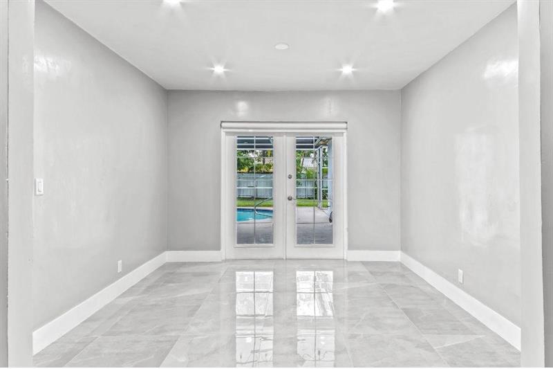 Image 7 of 13 For 4811 Hayes St