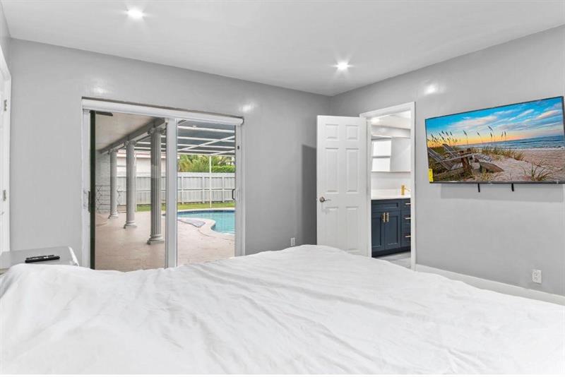 Image 8 of 13 For 4811 Hayes St