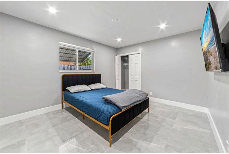 Image 9 of 13 For 4811 Hayes St