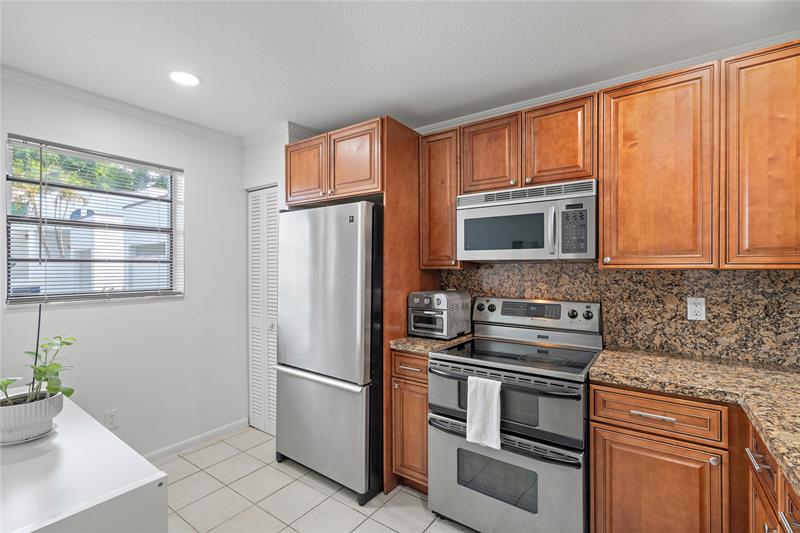 Image 6 of 20 For 331 36th Ave