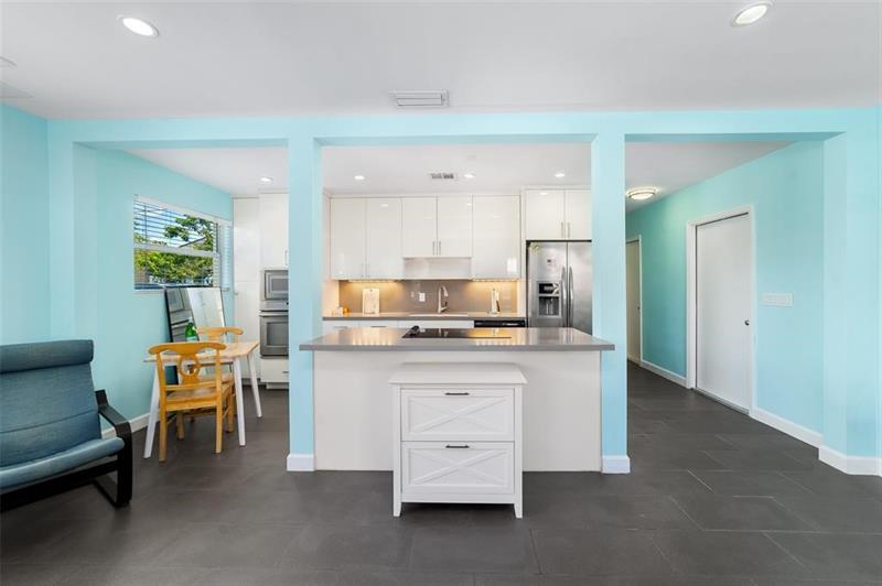 Image 3 of 8 For 2591 55th Ct  102