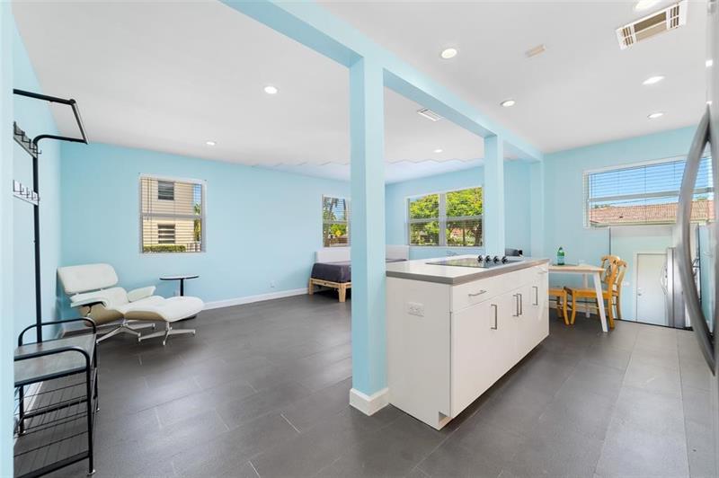 Image 6 of 8 For 2591 55th Ct  102