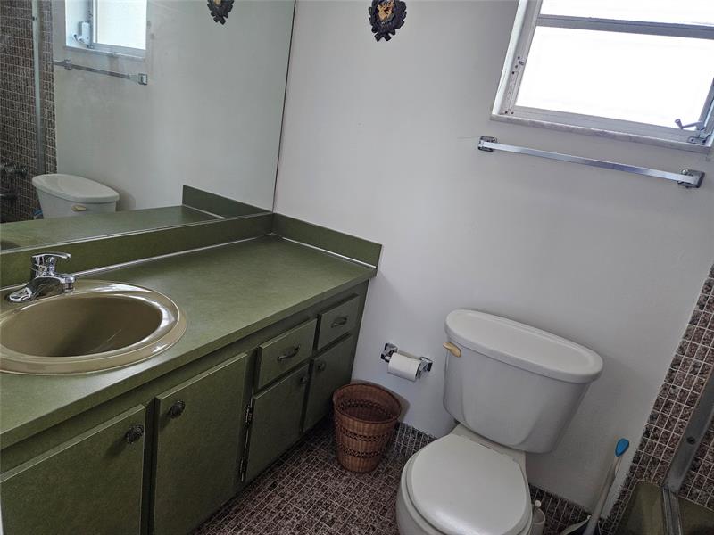 Image 17 of 40 For 200 Ashbury Rd  301