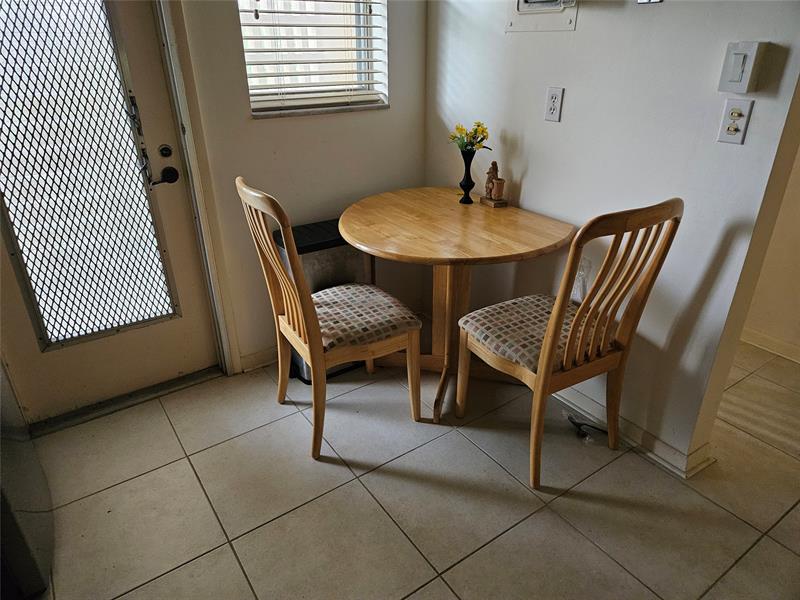 Image 5 of 40 For 200 Ashbury Rd  301