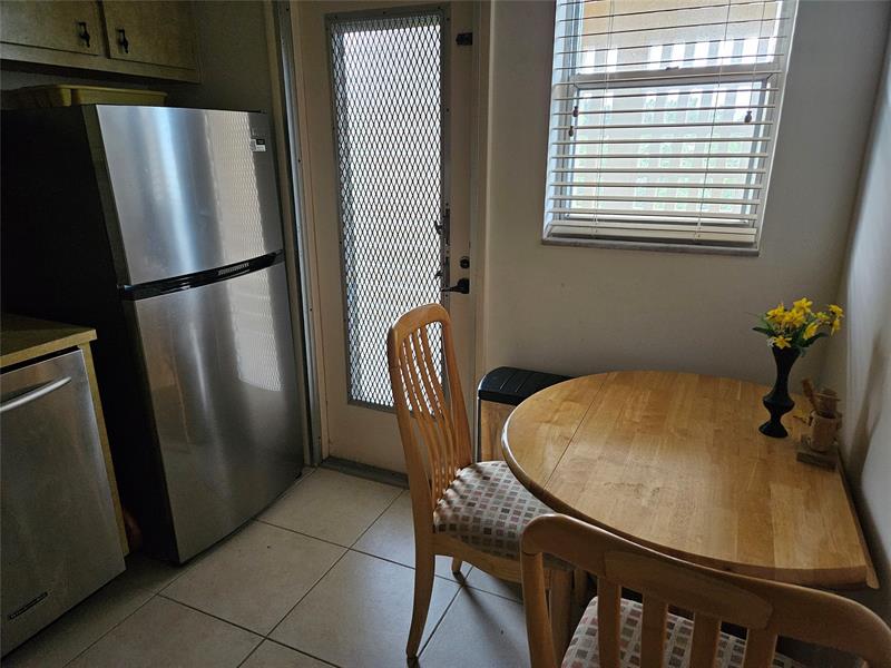 Image 6 of 40 For 200 Ashbury Rd  301