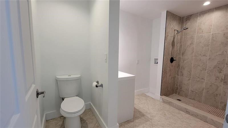 Image 21 of 31 For 266 42nd St  